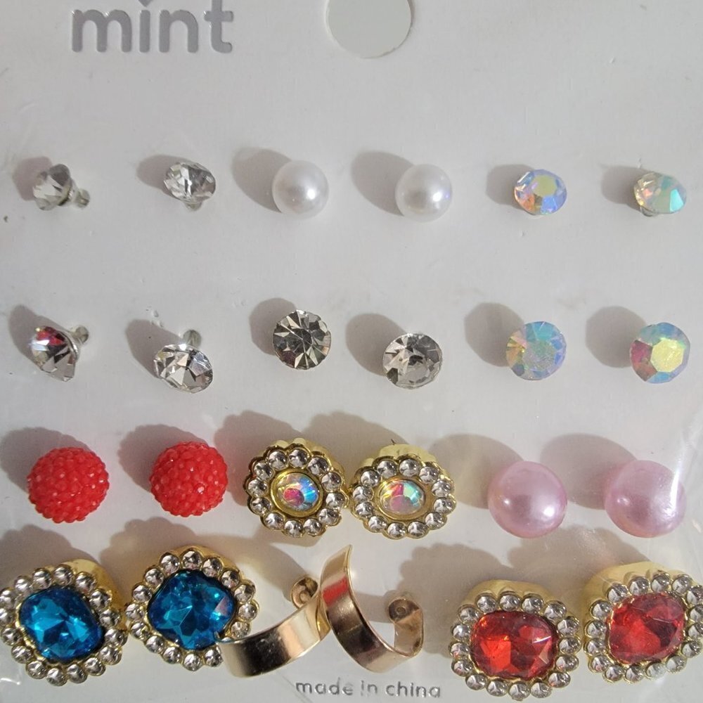 ❤️ MINT dozen pair of pierced stud earrings NWT ❤️